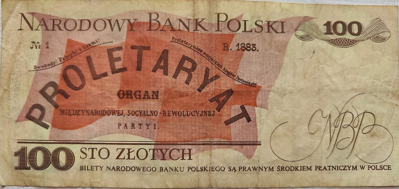 Banknoty złotowe rozłożone na blacie