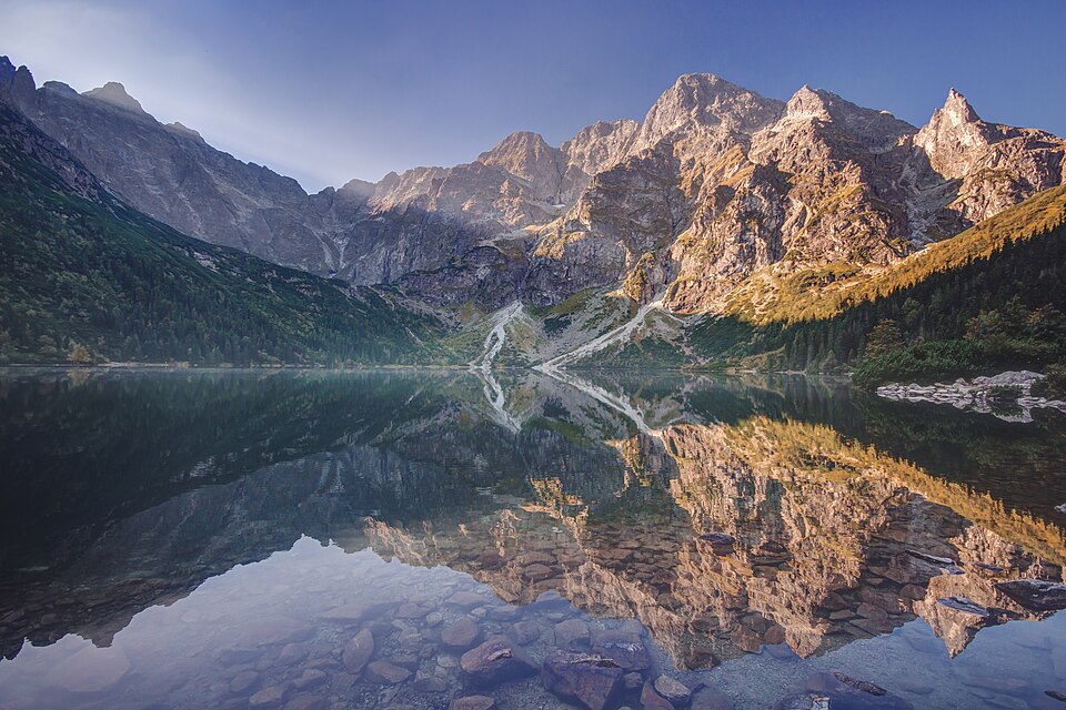 Morskie Oko w Tatrach o poranku